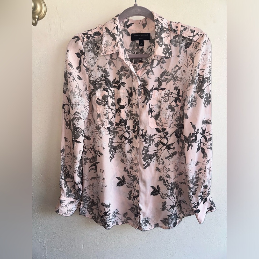 Banana Republic Size Small button down blouse